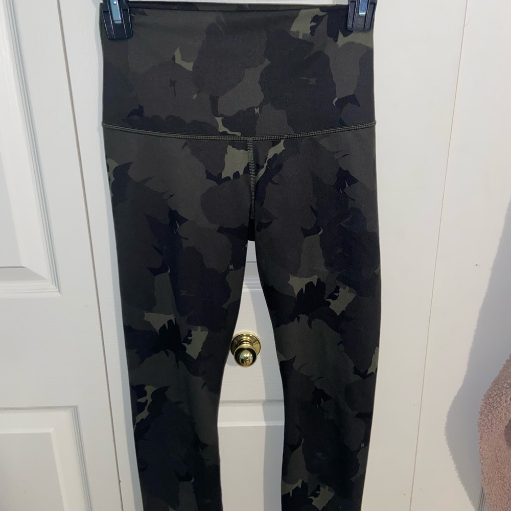 Green Camo Cropped Lululemon Leggings Size 2